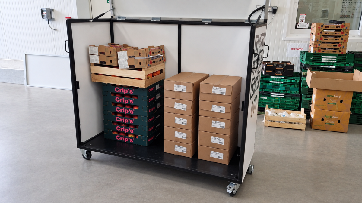 Delipod Standard ouvert, chargé de cagettes et de colis